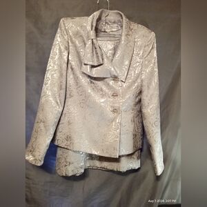 Le suit silver rose 2 piece suit
